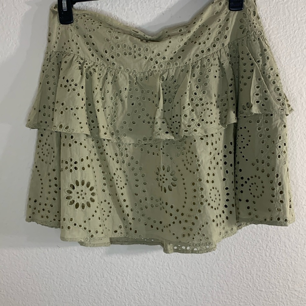 Express women’s Eyelet Tiered Ruffle Mini Skirt Sz 14 lightweight summer vacay